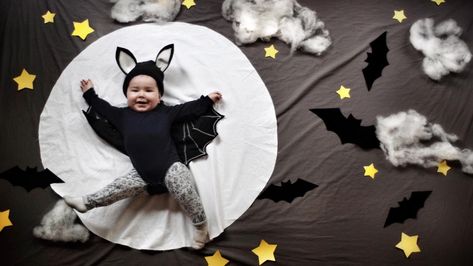 Baby Bat Photoshoot, Bat Baby Costume, Spooky Baby Photoshoot, Halloween Baby Photoshoot Ideas, Baby Halloween Photoshoot, Baby Bat Costume, Halloween Baby Photoshoot, Halloween Costume Bat, Halloween Baby Photos