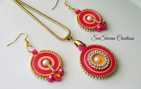 Quilling jewelry set Paper Quilling Jewelry Set, Quilling Jewellery Set, Quilling Jewelry Ideas, Quilling Jewellery, Quilling Flower Designs, Paper Quilling Earrings, Quilled Earrings, Paper Jewellery, Paper Quilling Flowers