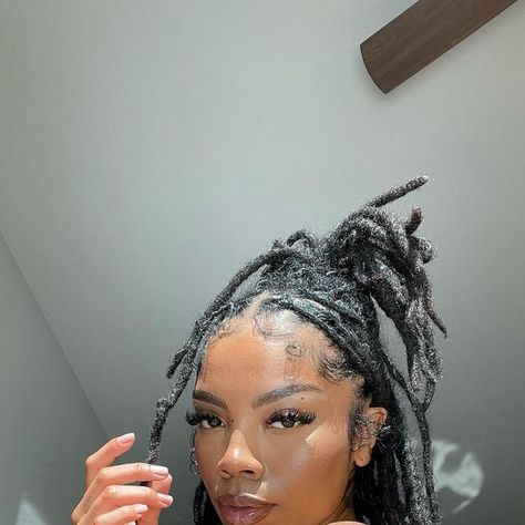 CHOLE ♡ Your Virtual Loc Bestie on Instagram: "i love a good claw clip moment🧚🏽✨ . . #locs #locstyles #clawclip #explore #fyp #locjourney #starterlocs #womenwithlocs #instantlocs" Locs And Claw Clips, Starter Locs, Loc Styles, Claw Clips, I Love A, Claw Clip, Locs, Love A, I Love