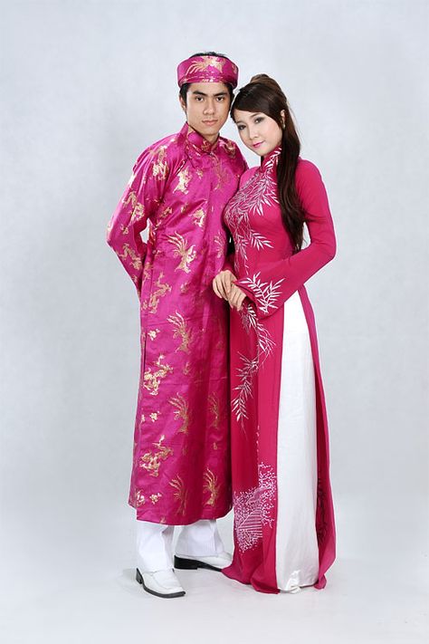 . Chinese Wedding Outfits, Red Chinese Wedding Dress, Vietnamese Wedding Dress, Ao Dai Wedding, Chinese Wedding Dress Traditional, Vietnamese Wedding, Projek Menjahit, Chinese Wedding Dress, Vietnamese Traditional Dress