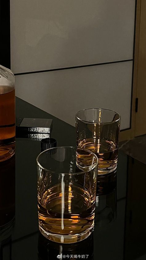 Whiskey Aesthetic, Whiskey Neat, Alcohol Aesthetic, Jazz Club, Rich Life, Foto Ideas Instagram, Old Money Aesthetic, Instagram Story Ideas, Aesthetic Photo