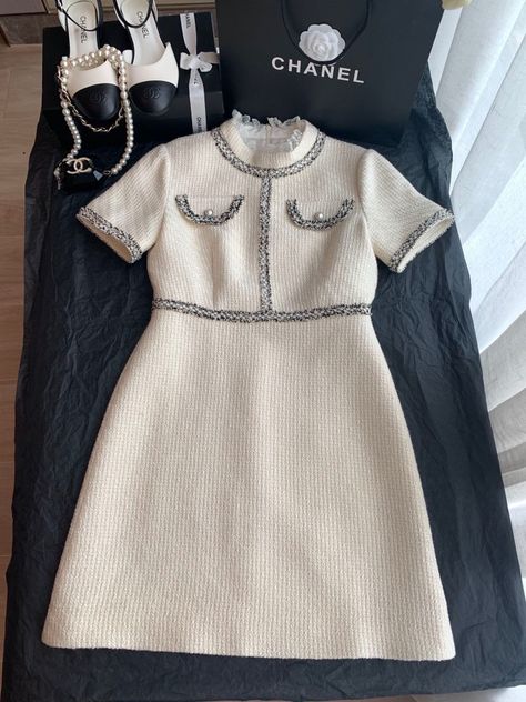 Whatsapp + 8618775333095 WeChat: HANAx2022x Channel Dress Classy, Chanel Tweed Dress, New Style Dress, Blackpink Closet, Chanel Dresses, Branded Outfits, Chanel Dress, White Outfit, Modest Fashion Outfits