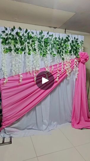 Bangle Backdrop Decor, Tulle Wall Decorations Backdrops, Simple Traditional Backdrop Decoration, Dupatta Backdrop Ideas, Curtain Backdrop Ideas, Pink String Backdrop, Black And Gold Party Decorations, Curtain Backdrops, Gold Party Decorations