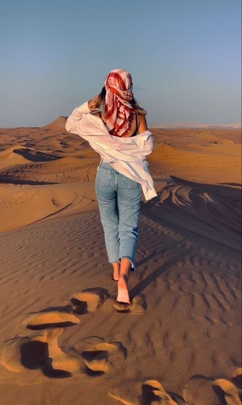 Dubai Desert Outfit, Desert Safari Outfit, Sand Dunes Outfit, Desert Photoshoot Outfit, وادي رم, Desert Outfit Ideas, Dubai Outfits Ideas, Egypt Outfits, Desert Photoshoot Ideas