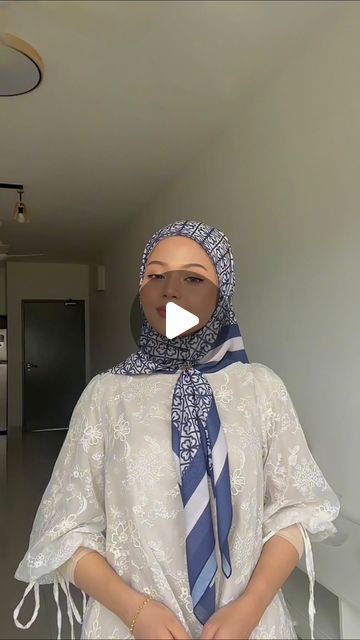 Syafiqah Syukri on Instagram: "Another 1 minute Hijab Tutorial for my gals this Raya ✨ — I’m wearing hijab from @afeyascarfhq 🤍  #hijabtutorial #hijabinspo #tutorialtudung #hijabstyle #hijablook" Square Hijab Style, Square Hijab Tutorial, How To Wear Hijab, Wearing Hijab, Square Hijab, Style Tutorial, Hijab Look, Hijab Style Tutorial, Fashion Tutorial