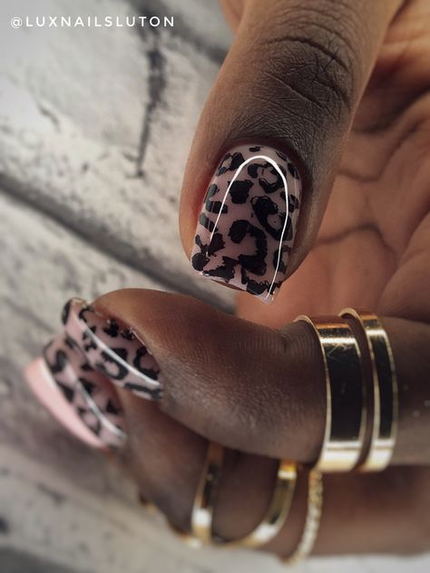 Bull Nails Art, Green And Cheetah Nails, Natural Nails Gel Polish, Cheetah Nail Art, Natural Nails Gel, Lux Nails, Nails Gel Polish, Cheetah Nails, Minimal Nails