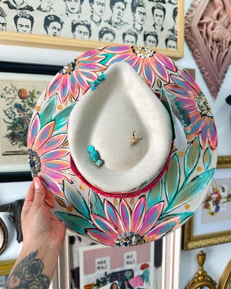 Hand painted Hats, Purses and Art by Yaya Kieu | Groovy outlaw fedora hats 💖 Velvet hat band with fringe and gold detailing 🥰 These hats have been hand painted, decorated and are… | Instagram Embellished Cowboy Hat, Hand Painted Hats, Textured Hat, Glam Boho, Felt Cowboy Hats, Painted Hats, Painted Bags, Velvet Hat, Fedora Hats