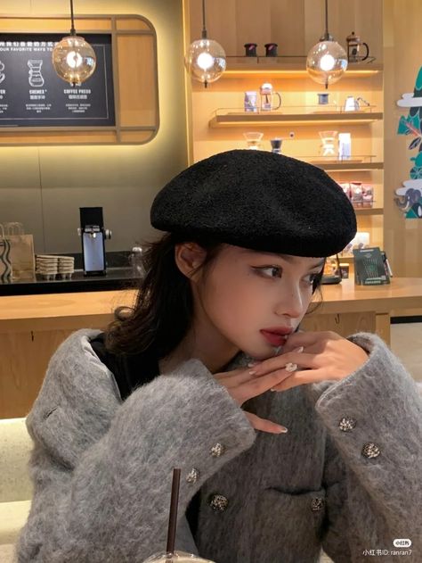 Beret Cap Women Outfit, Outfits With Beret Hats, Cap Women Outfit, Boyish Outfits, Winter Fit, Korea Fashion, Photo Styling, Korean Girl, Classy Outfits