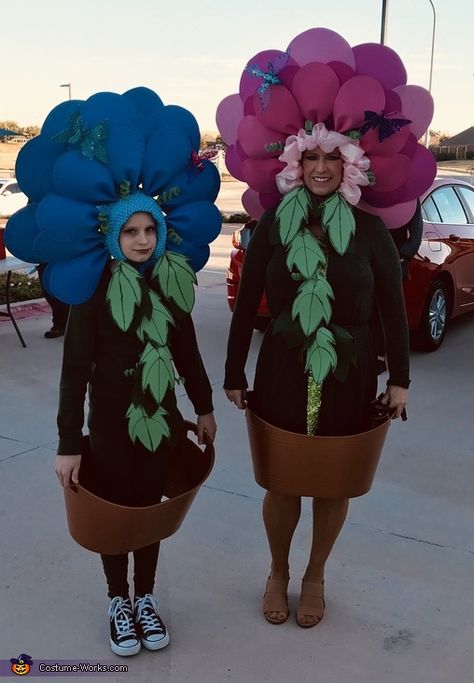 Carol: This is my daughter, Audra Fewell, and myself dressed as Pink and Blue Potted Petunia Flowers. My inspiration came from the Alice in Wonderland flower faces. I like to be... Diy Flower Costume, Flower Costume Diy, Flowers Costume, 2017 Halloween Costumes, Petunia Flowers, Flower Species, Alice In Wonderland Flowers, Fancy Dress Competition, Petunia Flower