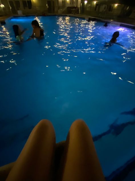 Random Pics For Photo Dump, At The Pool Pics, Dump Inspo Instagram, Fake Dump Photos, Summer Aesthetic Vibes Night, Pool Night Pictures, Summer Pool Pictures, Night Swimming Aesthetic, Summer Pool Aesthetic