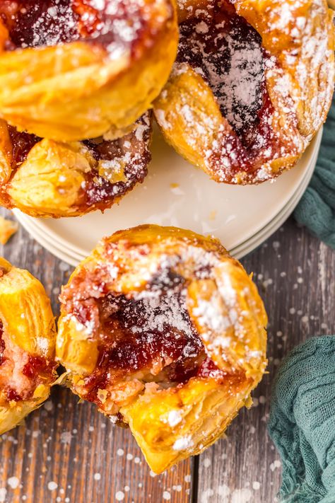 Sugar Plum Danishes (Starbucks Copycat) Sugar Plum Cheese Danish Recipe, Starbucks Sugar Plum Danish Recipe, Sugar Plum Danish, Plum Danish, Cinnamon Danish, Donut Bread Pudding, Cream Cheese Puff Pastry, Baking Lessons, Cheese Danish Recipe