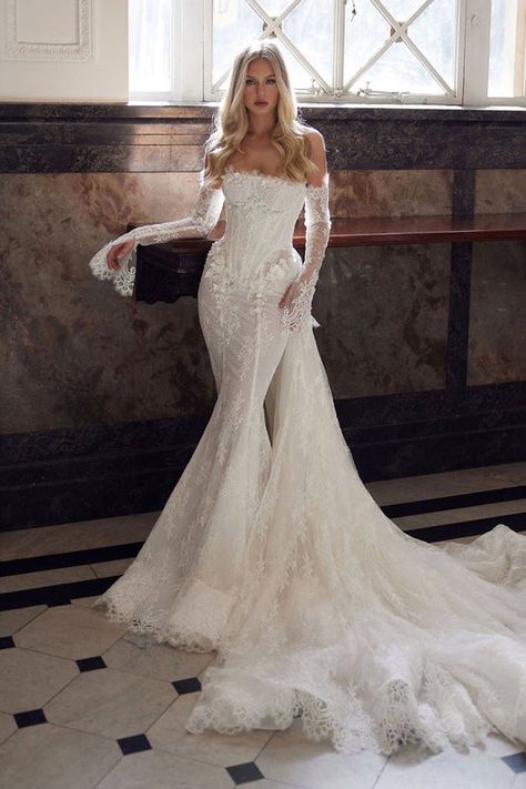 Pallas Couture - New ready-to-wear Privée wedding dress collection Pallas Couture Bridal, Pallas Couture Wedding Dress, Lace Cathedral Veil, Pallas Couture, Mermaid Style Dress, Wedding Dress Collection, Ball Skirt, Pretty Wedding Dresses, Couture Looks