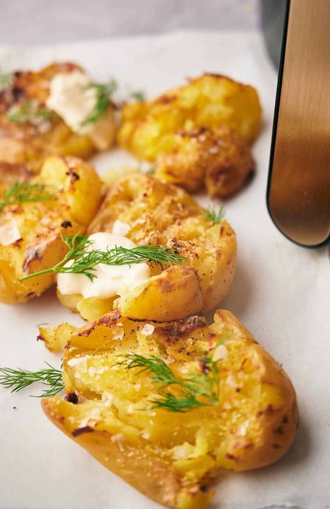 Smash Potatoes Air Fryer, Smashed Potatoes Air Fryer, Everyday Veggies, Air Fryer Smashed Potatoes, Potatoes Air Fryer, Potatoes In The Air Fryer, Cooking Potatoes, Potatoes Crispy, Smashed Potatoes Recipe