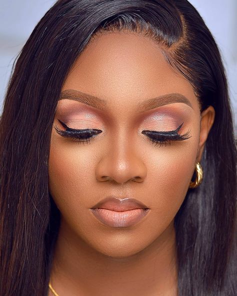 Makeup Leger, Graduation Makeup Ideas Natural, Nude Bridal Makeup, Nigerian Makeup, Hair Installation, Black Bridal Makeup, Hair Luxury, Bold Eyeshadow, Dag Make Up