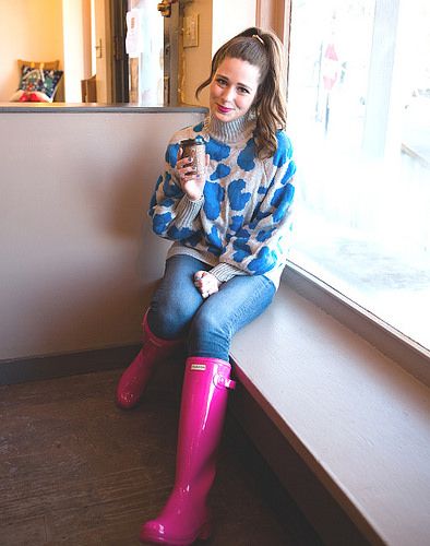 Woman Wearing Pink Hunter Boots | Beverly J. Wilson | Flickr Pink Hunter Boots Outfit, Pink Hunter Boots, Rainboots Outfit, Rubber Boots Fashion, Hunter Boots Outfit, Womens Rubber Boots, Wellies Rain Boots, Lace Closure Wig, Closure Wig