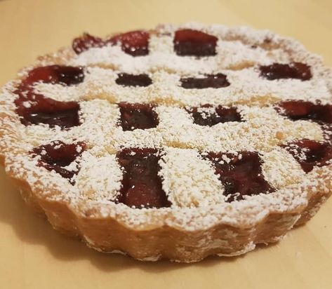 CROSTATA DELLA NONNA CON TANTA MARMELLATA dolce ripieno Italian Cookie, Italian Cookie Recipes, Italian Cookies, Mug Cake, Cookie Recipes, Waffles, Pie, Pasta, Cake