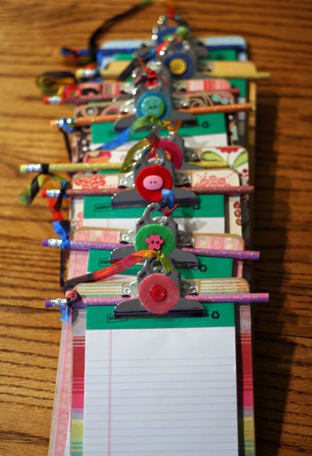 decorated/embellished clipboards - great teacher gift idea! Clipboard Crafts, Clip Boards, Handmade Gifts For Friends, Diy Party Favors, Neat Ideas, Handmade Christmas Gifts, Crafty Craft, Mod Podge, Clipboard