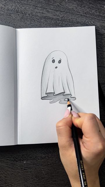 Cute Little Halloween Drawings, Halloween Zeichnungen, Drawing Ideas Halloween, Halloween Sketches, Cute Halloween Drawings, 2023 Halloween, Sketches Tutorial, Halloween Drawings, October 21