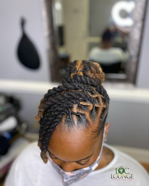 (SWIPE) I’ve been doing a lot of 2strand twist lately😆 but babyyyyy this 2strand twist updo is everything🔥😍 Locs are so… | Instagram