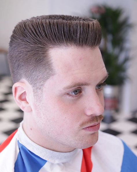 charlievenn_barber on Instagram: “FLATTOP FRIDAY 🤙🏻 . . @uppercutdeluxe monsterhold . #luckysevensbarbershop #barber #barbering #barberuk #barberlove #barbergang…” Flattop Haircut, Light Auburn Hair, Mohawk Haircut, Flat Top Haircut, Barbers Cut, Fresh Haircut, Top Hairstyles, Best Flats, Athletic Hairstyles