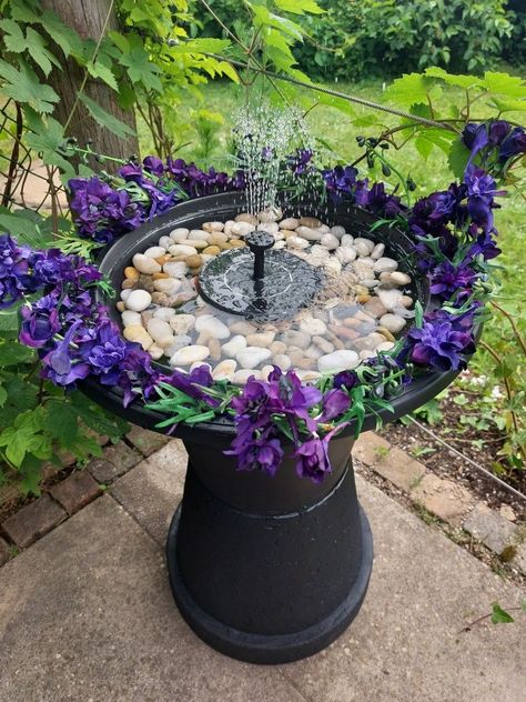 Patio Container Gardening, Bath Garden, Diy Garden Fountains, Fountains Backyard, Bird Bath Garden, Water Fountains Outdoor, Deck Decorating Ideas, Plant Decor Indoor, Room Deco