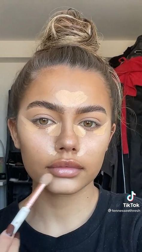 natural everyday makeup Make Up For Day Natural, Tan Look Makeup, Minimalist Makeup Looks, 1 Layer Makeup, Barely There Makeup Natural Looks, Tanned Makeup Look, Natur Make Up, Everyday Makeup Routine Step By Step, Light Weight Makeup Natural