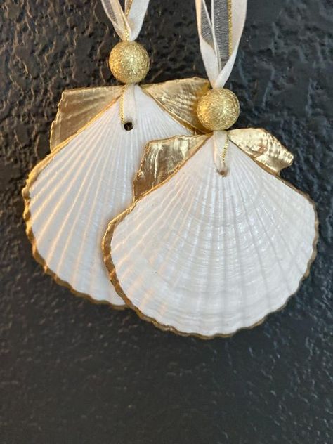 Twelve 12 Days of Christmas Shell Ornament Set With Angel Backs FREE SHIPPING - Etsy Seashell Art Diy, Seashell Christmas Ornaments, Coquille St Jacques, Beach Christmas Decorations, Christmas Angel Crafts, Beach Christmas Ornaments, Oyster Shell Crafts, Seashell Projects, Shell Decorations