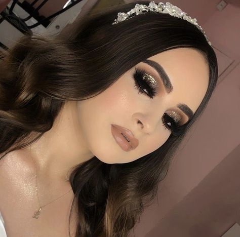 Quince Mom Makeup, Buchona Makeup Looks, Makeup Buchifresa, Social Glam Makeup, Night Glam Makeup, Buchona Makeup, Quinceanera Makeup, Flawless Face Makeup, Dramatic Wedding Makeup