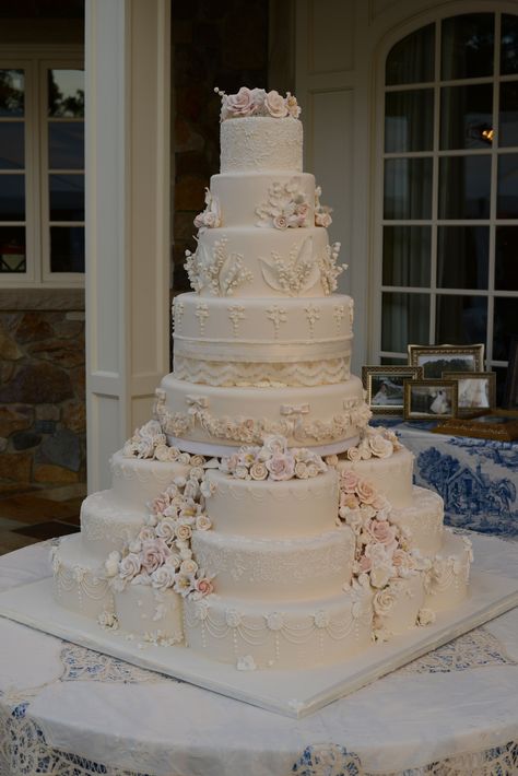 The cake Wedding Cake With Water Fountain, Wedding Cake 300 People, Wedding Cake For 200 Guests, Wedding Cake Options, Fancy Wedding Cakes, Extravagant Wedding Cakes, Royal Wedding Cake, Wedding Cake Prices, Big Wedding Cakes