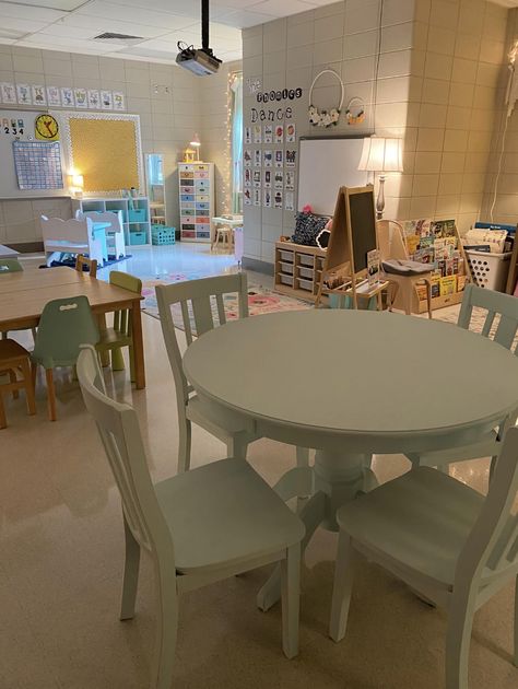 First grade classroom flex seating @firstgraderatlast Flexible Seating Classroom Elementary, Classroom Furniture Ideas, Classroom Flexible Seating, Class Layout, Flexible Seating Classroom, Classroom Seating, Classroom Layout, Physical Space, Flexible Seating