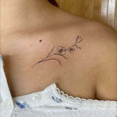 Tiny Orchid Tattoo, Orchid Fine Line Tattoo, Orchid Back Tattoo, Tattoos Manifestation, Line Orchid Tattoo, Fine Line Orchid Tattoo, Orchids Tattoo, Moms Tattoo, Orchid Flower Tattoos