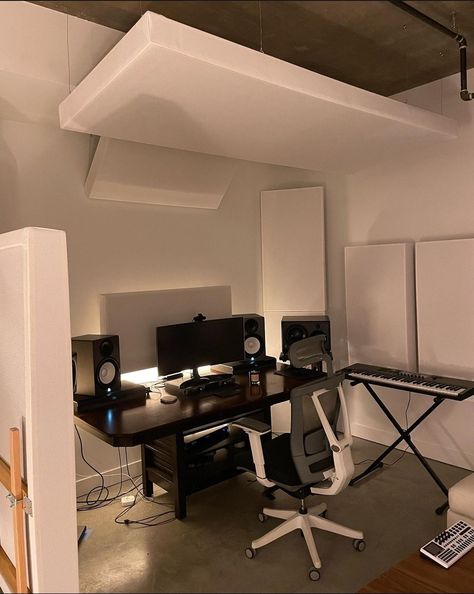 music studio Music Studio Room With Bed, Industrial Music Studio, Studio Room Ideas Music, Music Studio In Bedroom, Tiny Music Studio, Mini Studio Music, Minimal Music Studio, Bedroom Music Studio Ideas, Bedroom Studio Music