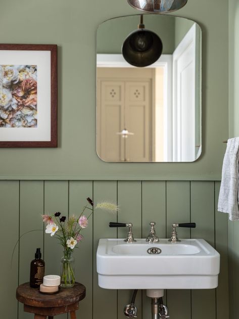 Katie Leclercq, Florist Studio, Bathroom Images, Cottage Style Decor, Gorgeous Bathroom, Floral Studio, House Bathroom, Kitchen Remodel Idea, Cozy Cottage