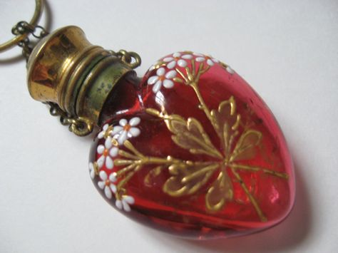 Perfume Vintage, Lizzie Hearts, Antique Perfume Bottles, Beautiful Perfume, Antique Perfume, Floral Spray, Scent Bottle, Vintage Perfume Bottles, Funky Jewelry