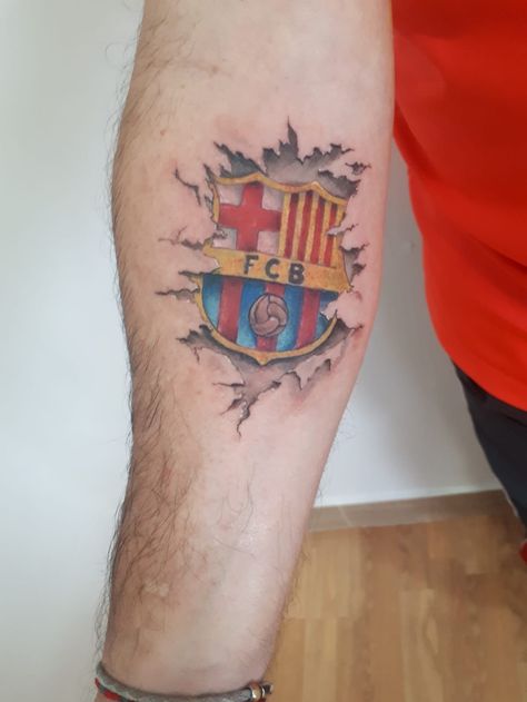 Fc Barcelona Tattoo, Barca Tattoo, Tattoo Football, Soccer Tattoos, Barcelona Tattoo, Stick Tattoo, Solid Black Tattoo, Messi Photos, Barcelona Team