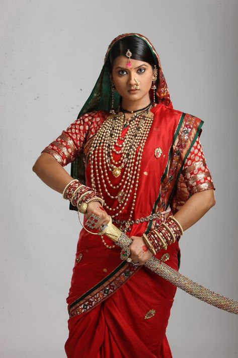 Kratika Sengar, who plays the title role in the historial saga Jhansi Ki Rani airing on Zee TV shares her challenging experience about ... Punar Vivah, Kratika Sengar, Red Combination, Saraswati Devi, Bollywood Masala, Shivaji Maharaj, Indian Look, Indian Models, Beautiful Saree