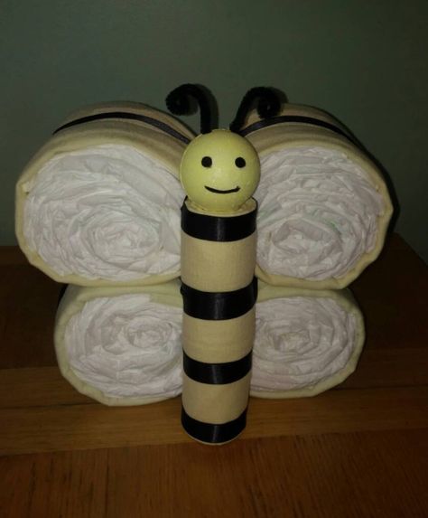 Bee Diaper Cake, Pampers Cake, Beehive Cake, Butterfly Diaper Cake, Honey Bee Baby Shower, Diaper Gifts, Bee Baby Shower Theme, Bumble Bee Baby Shower, Nappy Cakes