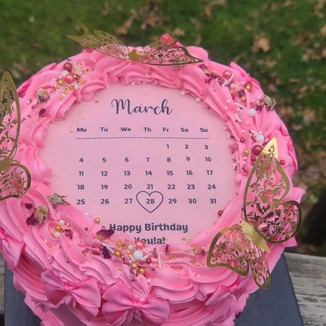 I done finally got around to making a calendar cake! This all pink cake has me so happy 😊 keep them coming my way💕 Happy Birthday Kayla✨️🎉 #margueritesbakeshop #indianafood #chocolatecoveredstrawberries #indianabakery #scratchbaking #bakingfromscratch #nwindianabaker #indianabaker #explorepage✨ #blackgirlsbake #chocolate #poundcakes #candiedfruit #blackownedbusiness #spicybowl #cookies #buttercream #homemadebaker #sweettreats #decoratingcakes #chicagocakes #chicagobaker #Chicagotreats #chica... Calender Cake Birthday, Calendar Birthday Cake, Happy Birthday Kayla, Making A Calendar, Calendar Cake, 12 Birthday, Make A Calendar, Womens Month, Birthday Cakes For Women