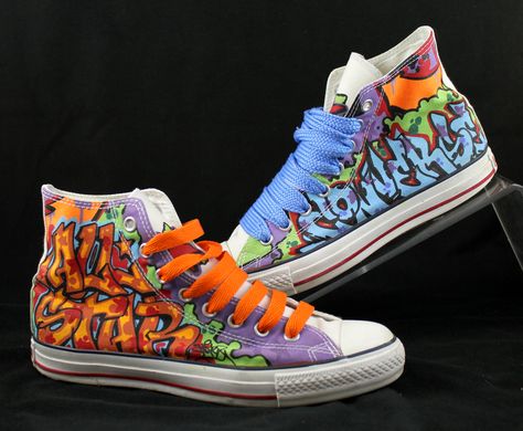 Graffiti Converse Converse Design, Converse Shoes Womens, Graffiti Designs, Shoe Art, Converse Sneakers, Unusual Design, Diy Shoes, Painted Shoes, Custom Sneakers