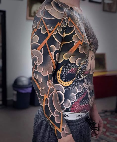 Japanese Lightning Tattoo, Japanese Tattoo Background, Tattoo Yakuza, Japanese Cloud Tattoo, Japanese Traditional Tattoo, Cloud Tattoo Design, Storm Tattoo, Dragon Tattoo Sketch, Japanese Americana