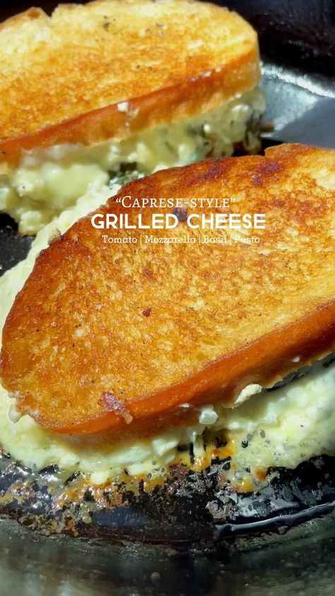 Fancy Grilled Cheese, Caprese Sandwich, Cheese Sandwich Recipes, Ham And Cheese Sandwich, Vegetarian Sandwich, Grilled Cheese Recipes, Cheesy Recipes, Delicious Sandwiches, Keto Cookbook