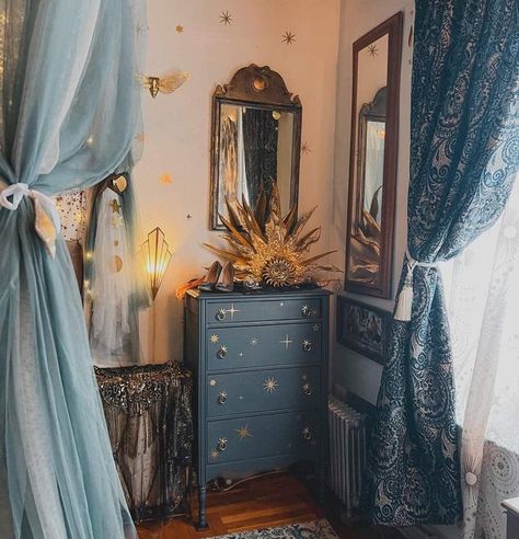 Celestial Interior Design, Celestial Interior, Celestial Bedroom Aesthetic, Astrology Room Decor, Billy Diy, Celestial Diy, Witchy Living Room, Celestial Bedroom, Astrology Decor