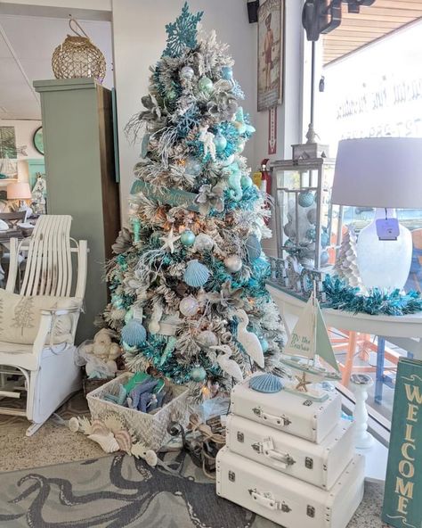 Ocean Themed Christmas Tree, Teal Christmas Decorations, Beachy Christmas Decor, Beachy Christmas Tree, Christmas Turquoise, Beach Christmas Tree, Ocean Christmas, Seaside Christmas, Beach Christmas Trees