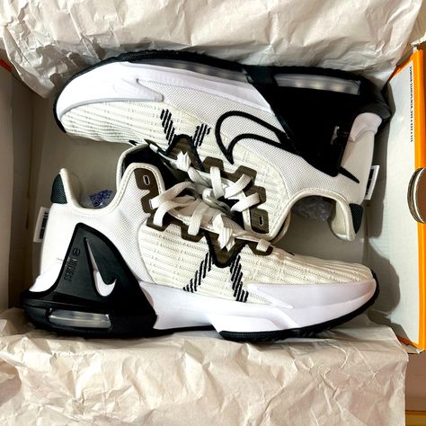 Nib Nike Lebron Witness Vi Tb Color: White/Black-White Size: Men’s 8.5 New Condition- Only Tried On Authentic Basketball Shoes For Men Nike, Cool Basketball Shoes, Lebron 1, Popular Basketball Shoes, Lebron 7, Nike Volleyball Shoes, Volleyball Sneakers, Best Volleyball Shoes, Nike Lebron Shoes