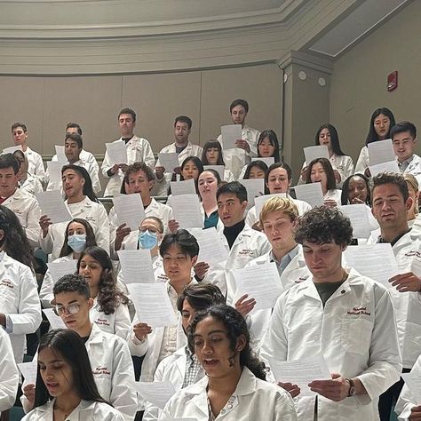 Harvard Medical School on Instagram: "First-year students gathered to recite an oath to themselves, each other, and their future patients. An annual tradition, the oath is written by the students in their first week at HMS. #HarvardMed #HarvardMed27 #WhiteCoat" Acceptance Letter Medical School, Medical Field Vision Board, Med School Manifestation, How To Get Into Harvard Medical School, Harvard Med School Aesthetic, Duke Medical School, Vision Board Medical Student, First Year Medical Student, Medical School Acceptance Letter