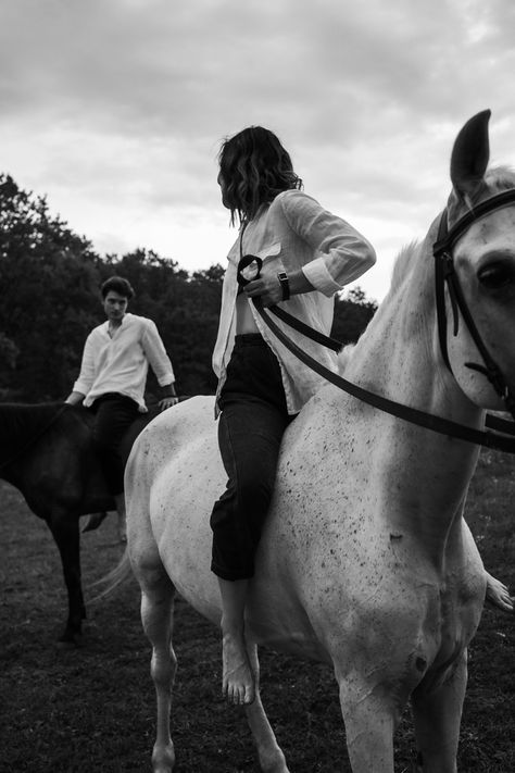 Horse Riding Couple Aesthetic, Couple With Horse, Horse Riding Photography, Horseback Riding Aesthetic, Wedding Horses, Aesthetic Horse, Horse Couple, Horsey Life, Horse Riding Aesthetic