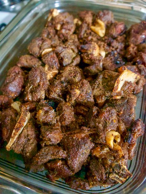 Goat Recipes, Carribean Food, Haitian Food Recipes, Goat Meat, Nigerian Food, Island Food, Fusion Food, Jamaican Recipes, Caribbean Recipes