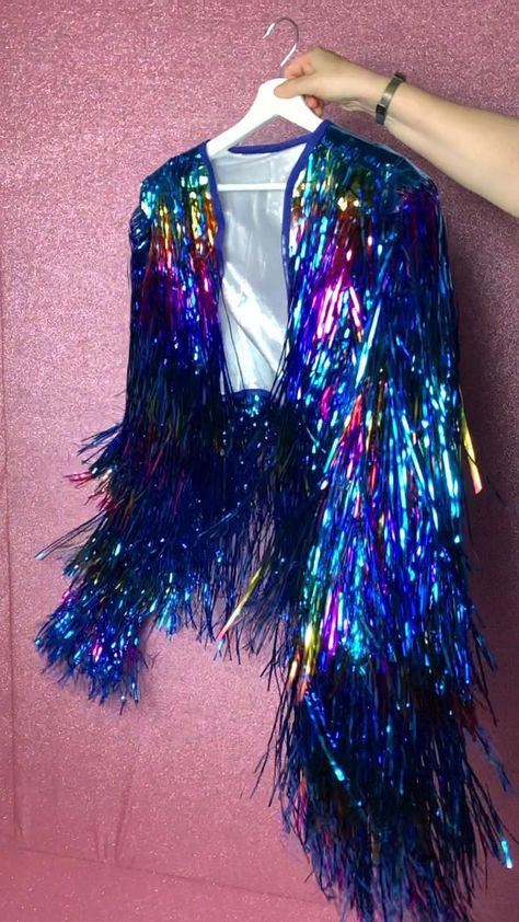 Live Show Outfit Ideas, Tinsel Outfit, Galactic Party Outfit, Tinsel Dress, Tinsel Tassel, Moda Disco, Tinsel Jacket, Look Disco, Disco Costume