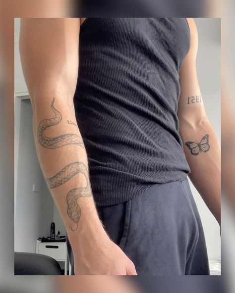 Snake Around Arm Tattoo, Back Of Forearm Tattoo, Mens Butterfly Tattoo, Year Tattoo, Simple Forearm Tattoos, Around Arm Tattoo, Dragon Tattoos For Men, Black And White Snake, All Black Tattoos