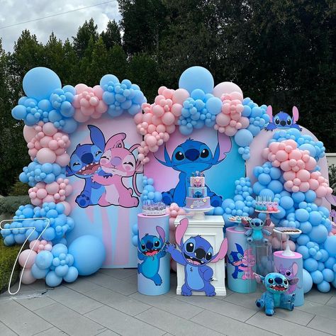 | 7️⃣th birthday party - STITCH theme 🩵🌴 #stitch #stitchtheme #7thbirthday #balloons #balloongarland | Instagram Stitch Birthday Theme Party Ideas, Birthday Party Stitch, Stitch Balloon Garland, Stitch Bday Party, Stitch Decorations Party, Stitch Sleepover, Stitch Birthday Decorations, Stitch Theme Party, Stitch Party Ideas